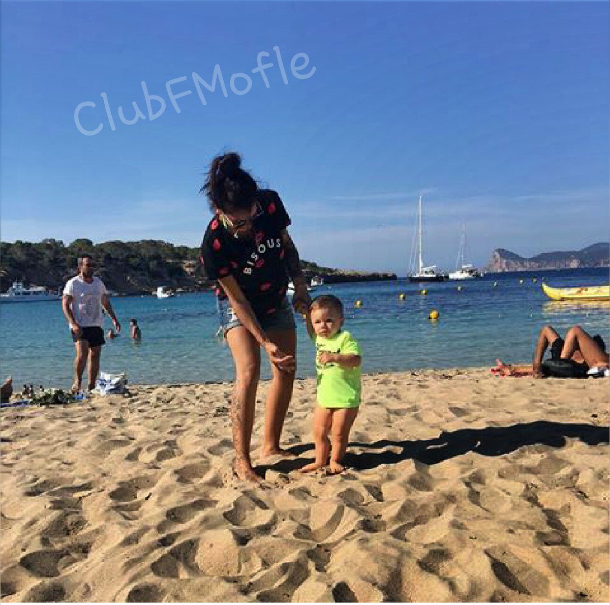ClubFMofletitos's tweet photo. Muchísimas felicidades al peke de la casa...cada día está más lindo! 1 añito😍
Pronto lo veremos con el peke Kilian👪👶 https://t.co/xwUK8JlwDs