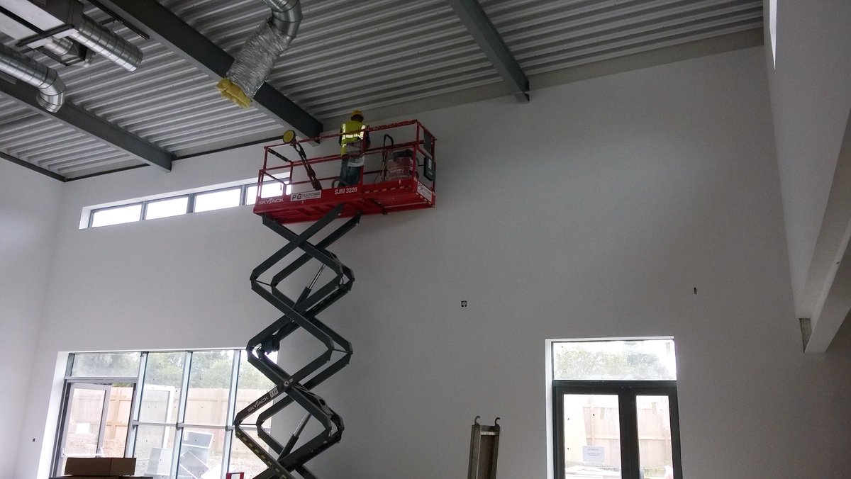 CurrierPlasteri's tweet photo. A flawless finish even at height @knaufuk #fasterplaster #cheaperaccess https://t.co/Q4JSuyZz40
