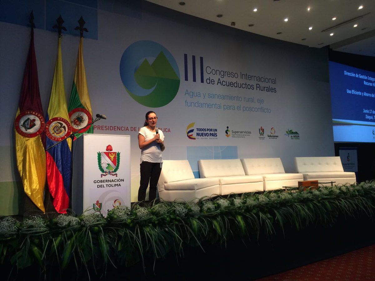 Superservicios's tweet photo. Diana Carolina Callejas de @MinAmbienteCo presenta en #CIAR2016 ponencia sobre ahorro y uso eficiente del agua. https://t.co/u6JQibbURz