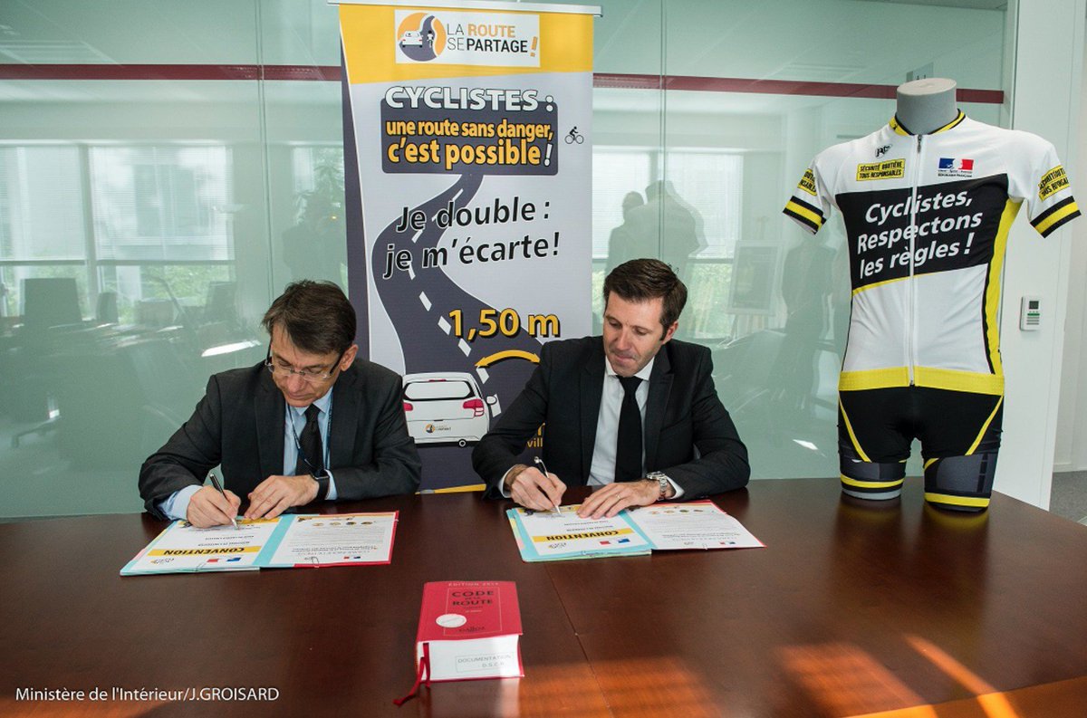 .<a href="/LeTour/">Tour de France™</a> et la Sécurité Routière s'engagent pour la sécurité des cyclistes > po.st/TDF-actus #TDF2016