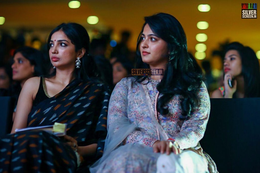 silverscreenin's tweet photo. '@Anushka_ASF at the #Chennai launch of @KanikaDhillon's book #DanceofDurga https://t.co/FIusdwWBkJ