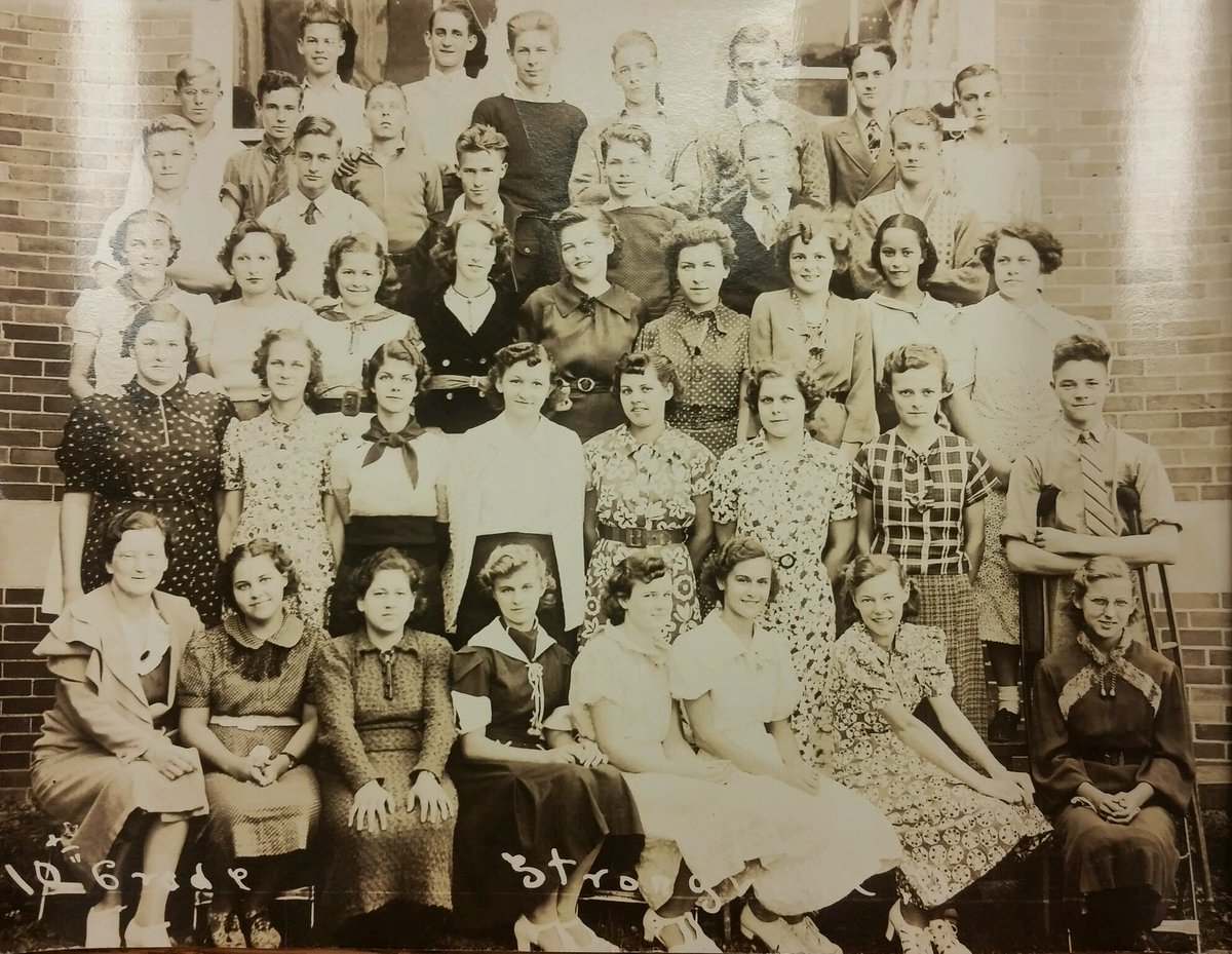 strongsvillecs's tweet photo. Found 1938 time capsule during demolition prep at Center. Strongsville Class of '40! #SCStrongTogether #TBT1daylate https://t.co/OvOgjgGo4B
