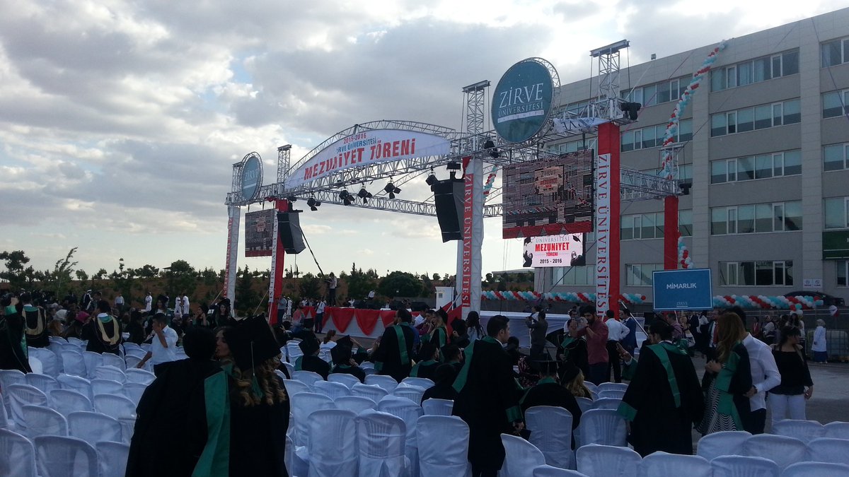 #ZirvedeMezuniyet heyecanı zirvetv.com ekranlarında ve youtube sayfamızdan yayında