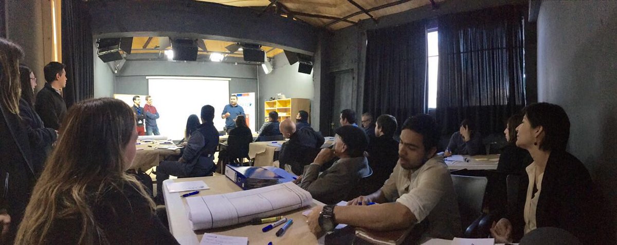 claudialabbeCL's tweet photo. [Ahora] Taller para postulantes al Programa de Emprendimiento #StgoCiudadInteligente #smartwater en #FabMedios https://t.co/QzhnM8dDkl