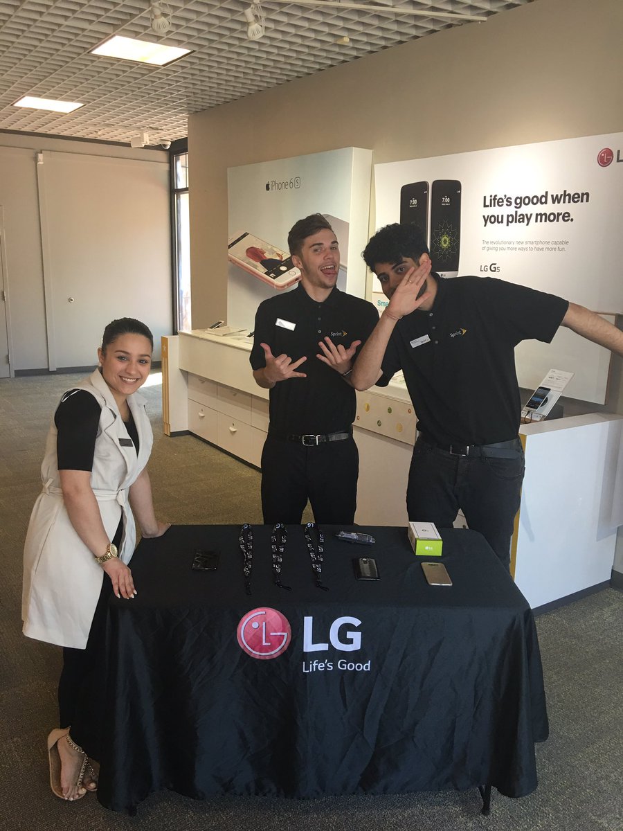 UWLyndenbergs's tweet photo. LG is here! https://t.co/kx8GwhL4GB