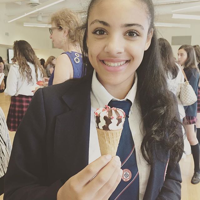 Chapmans_Canada's tweet photo. #raiseyourcone #smls #herofund #chapmans #canadacone #Oakville 📷: @hawthornehomes https://t.co/X6OuEAo9kN https://t.co/j8EtEHb3NQ