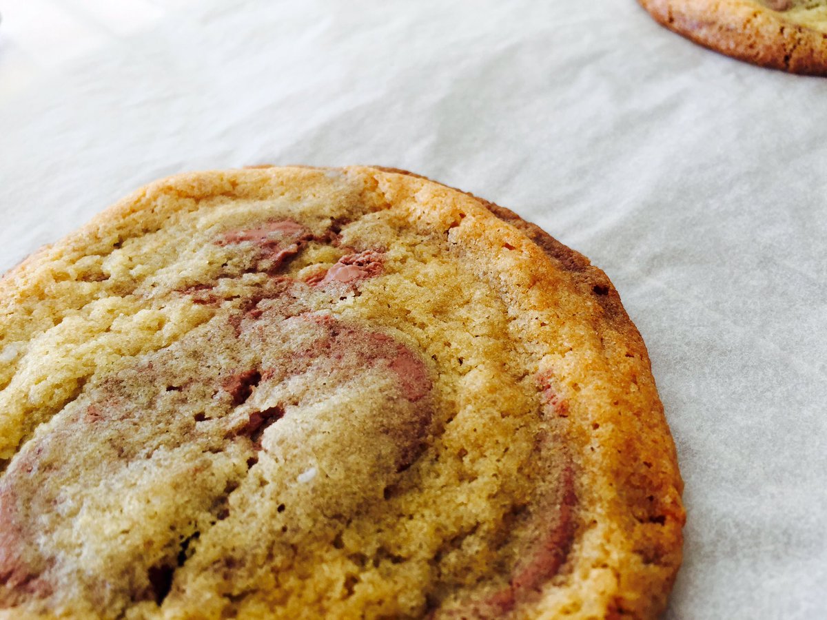 CookiesByMatt's tweet photo. De retour en cuisine nos cookielumpas s'activent...! #CookiesMaxiGéants 🍪🍪🍪 https://t.co/DYzeAYyojN