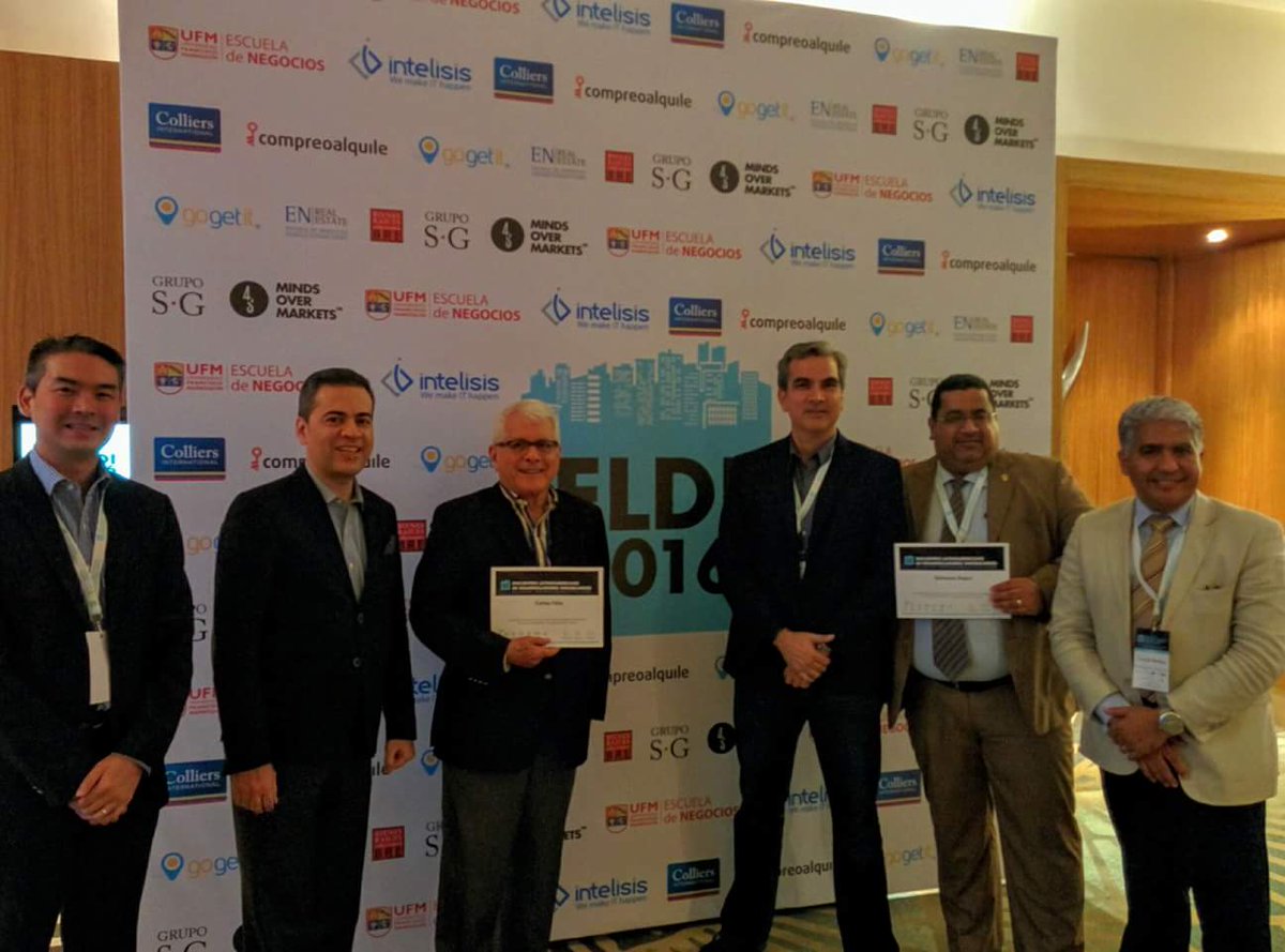 acobirpanama's tweet photo. Representantes de ACOBIR en el cierre del Encuentro Latinoamericano de Desarrolladores Inmobiliarios #ELDI2016 https://t.co/jXxrsxaoQQ