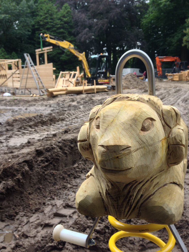 vddikkenberg's tweet photo. @DonkergroenBE hard op weg naar mooi resultaat in #boelaerpark #Antwerpen! Nog heel even geduld! #borgerhout #spelen https://t.co/8TWwJbFzSU
