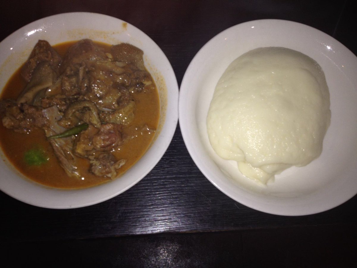 Leinad_Af's tweet photo. #ComeToTogo Parce que chez nous Fufu et GbôlanDessi t'attendent sur la table avant que tu ne reviennes de l'ecole https://t.co/Pn3J0qJf5p