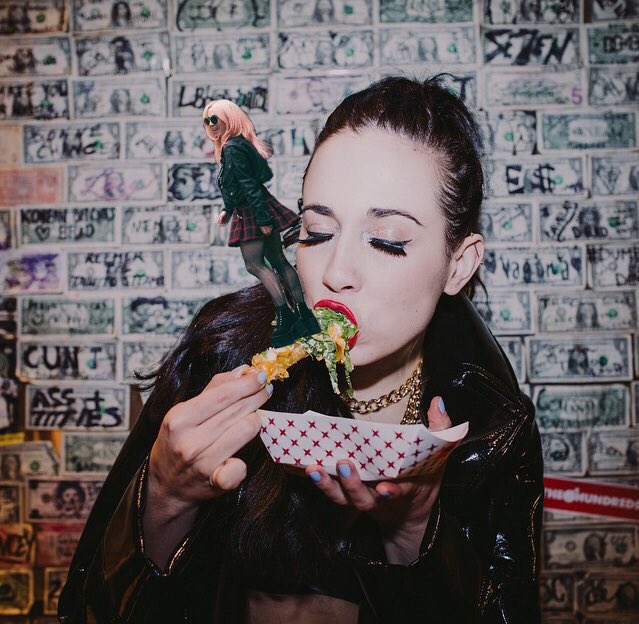 sizzydancing's tweet image. Sizzy dancing on food she's eating