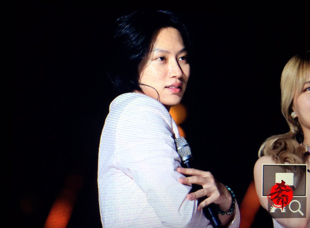onlyheechul0523's tweet photo. 160617 수원KPOP콘서트 MC희철 #kimheechul #김희철 잘자💕💕💕 https://t.co/CYDxailyDu