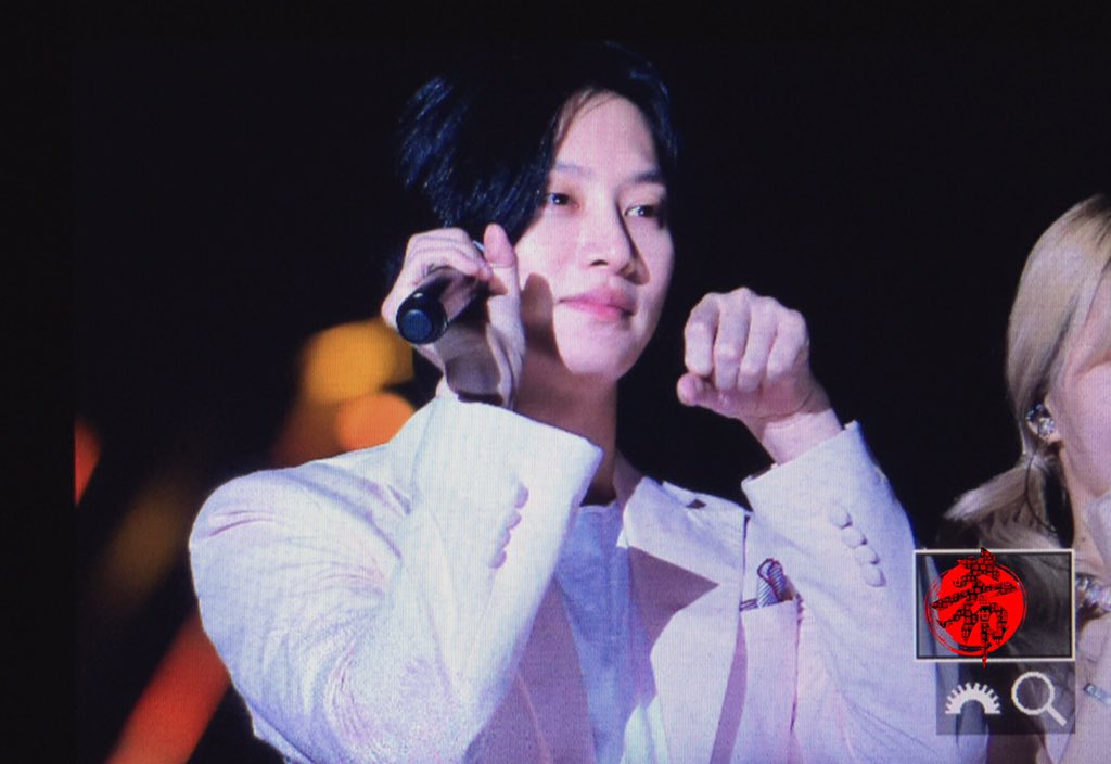 onlyheechul0523's tweet photo. 160617 수원KPOP콘서트 MC희철 #kimheechul #김희철 잘자💕💕💕 https://t.co/CYDxailyDu