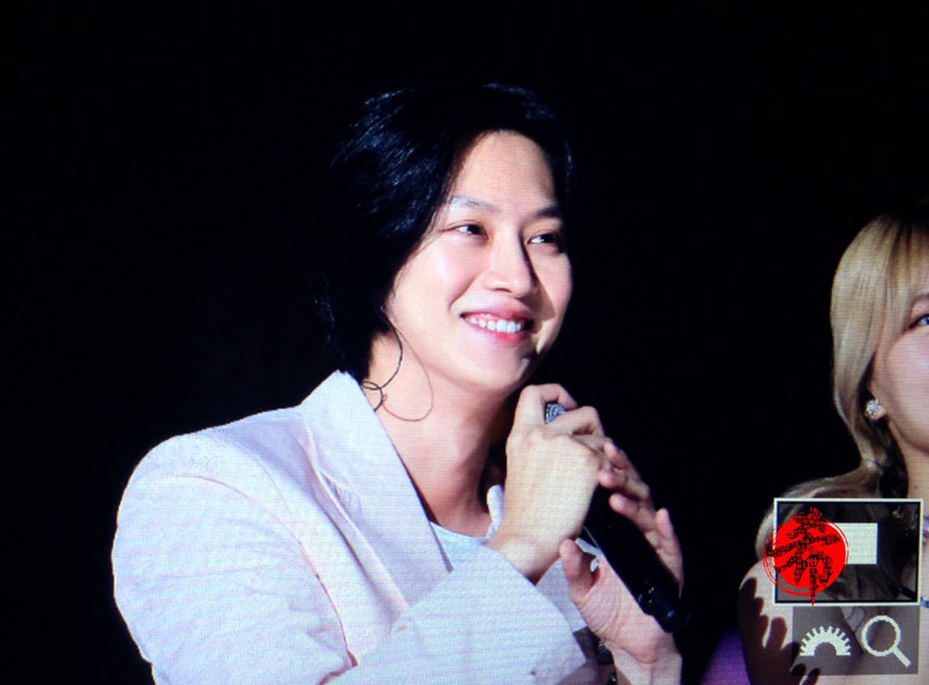 onlyheechul0523's tweet photo. 160617 수원KPOP콘서트 MC희철 #kimheechul #김희철 잘자💕💕💕 https://t.co/CYDxailyDu