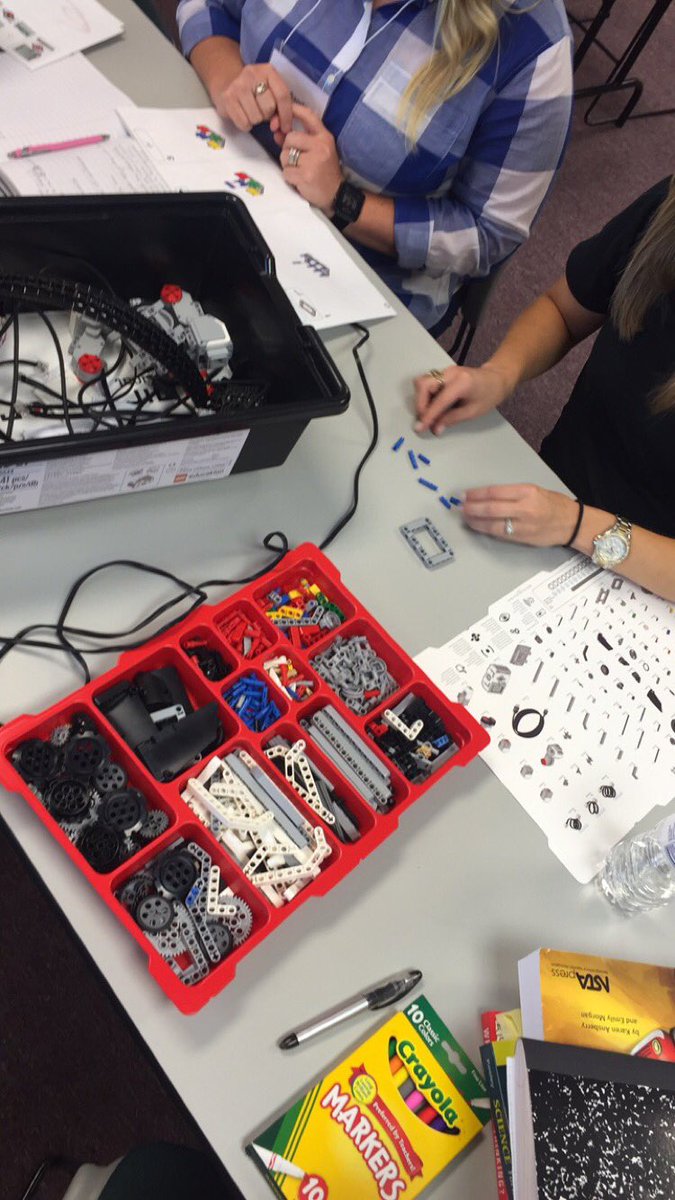 AnissaSmiles's tweet photo. Just another typical day at #EDSTEMA! @EPSscience https://t.co/ZwKiR2nVMS