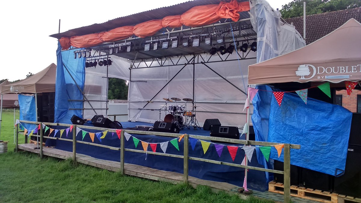 DragonflyTom's tweet photo. Drums all setup ;) #Newmusicnights #Reigate #dragonflytom https://t.co/798UWMRKil
