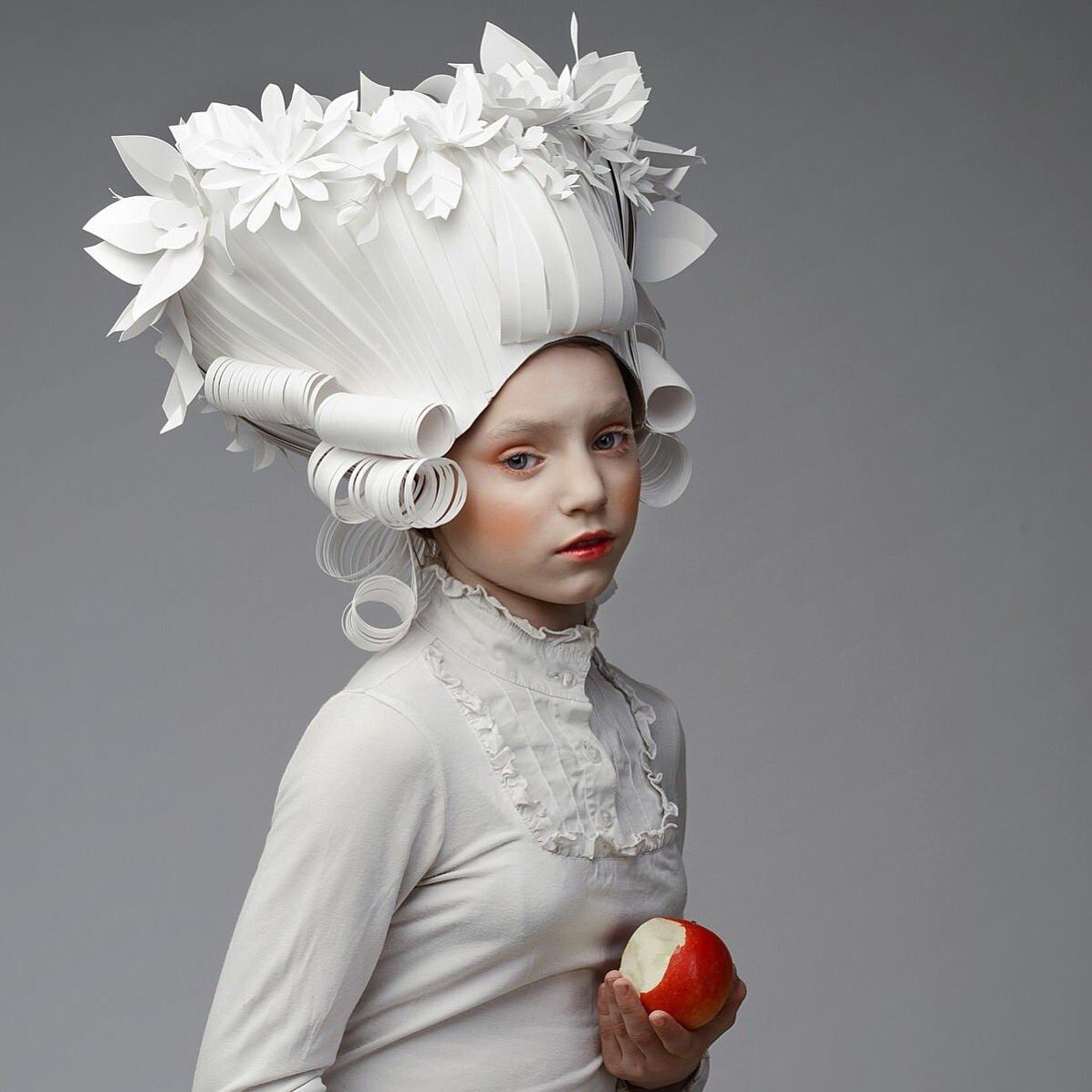 Decompoz Magazine (@decompozmag) on Twitter photo Russia-based paper artist <a href="/AsyaKozina/">Asya Kozina</a> transforms pieces of paper into eccentric wigs and wedding dresses! #paperart Russia-based paper artist <a href="/AsyaKozina/">Asya Kozina</a> transforms pieces of paper into eccentric wigs and wedding dresses! #paperart