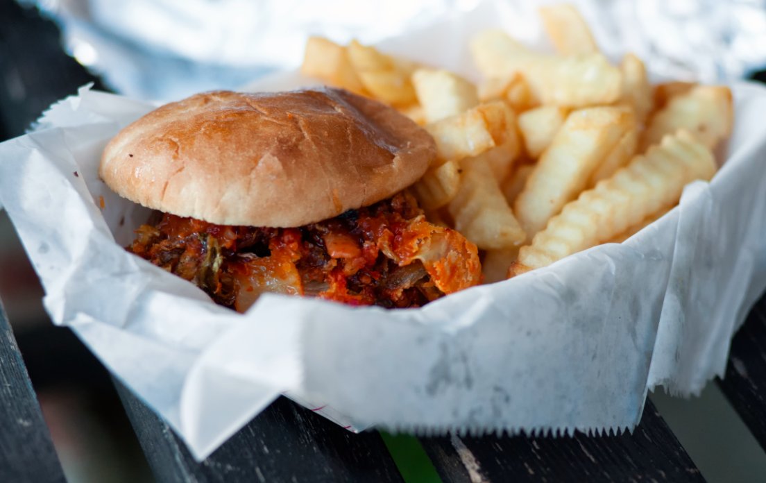 Happy Friday, #PerkPlatters! Craving a juicy burger &amp; fries? Wait no longer, save up to 15% on your order! #takeout