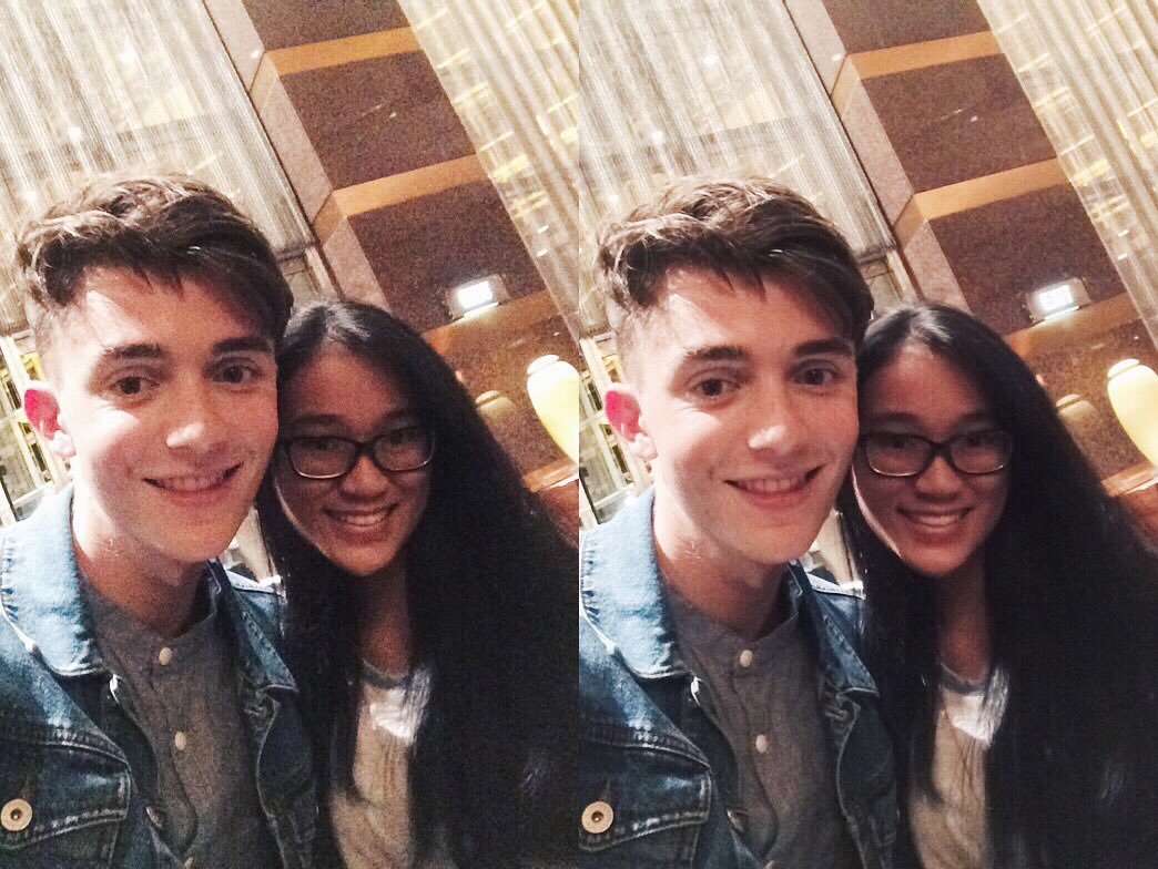 ChanseGreyson's tweet photo. thank you for being the best person ever, see you again tomorrow 💙 waited for 5 hours yo✨ https://t.co/ot5xZRpwli