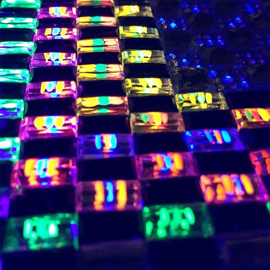 fluogram's tweet photo. #fluogram #crystal #neon #blacklight #art #contemporaryart #contemporary #nofilter #new #p… https://t.co/fbCoGso0gw https://t.co/7fk4RNnqfA