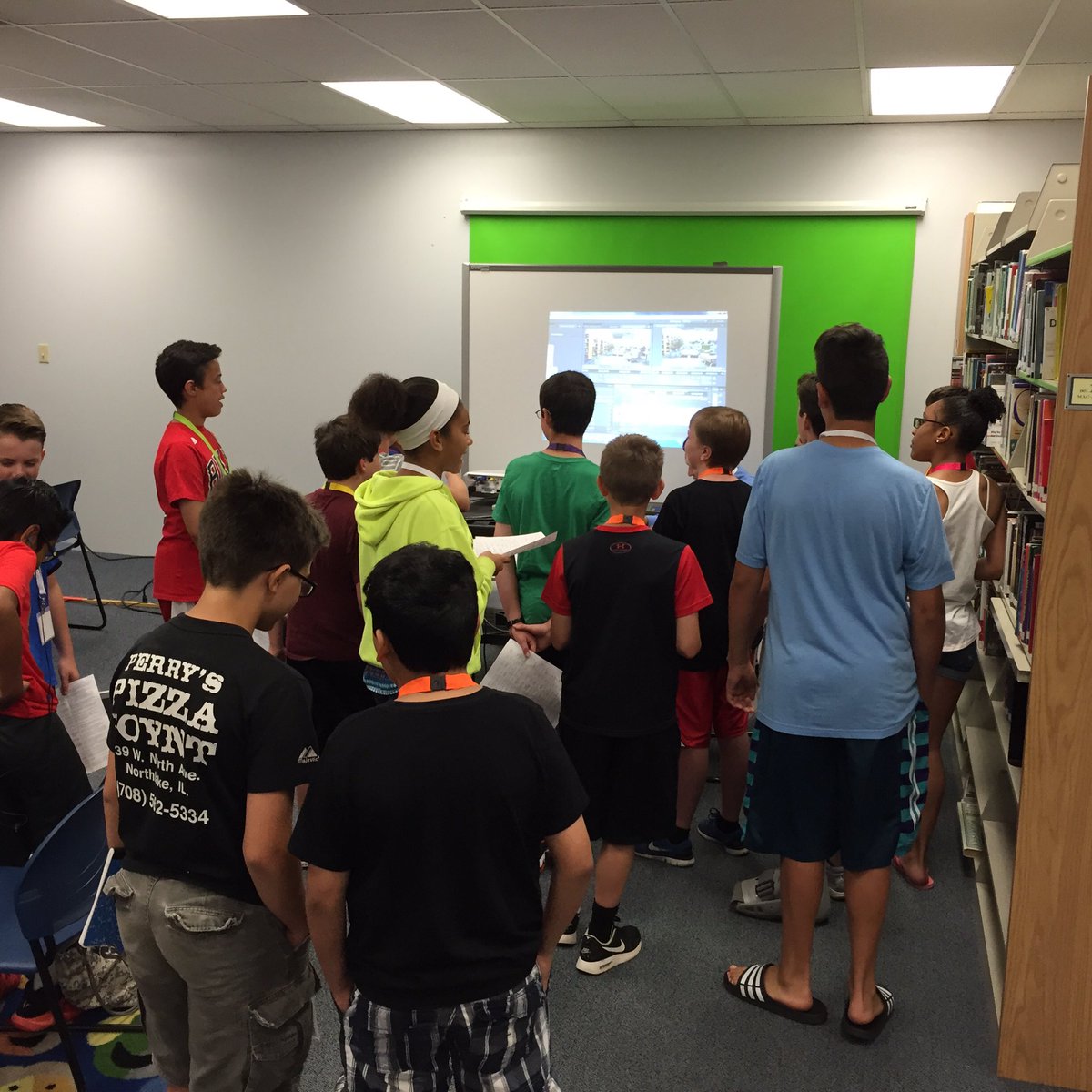 fholthouse's tweet photo. @ELStudentSummit @MsGorzo great to see so many S's spending their summer working with #STEM #makered https://t.co/pMQKmCogFe