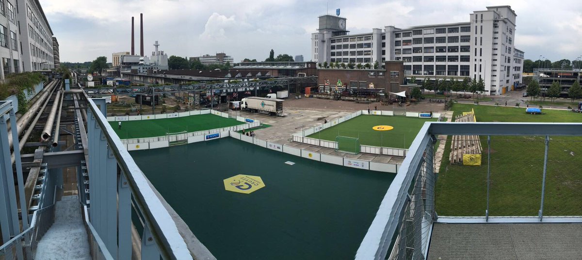 JCFoundation's tweet photo. En na uren opbouwen zijn we er klaar voor. Morgen het #NK #CruyffCourts #6vs6 @gem_Eindhoven https://t.co/DW01dzzekk