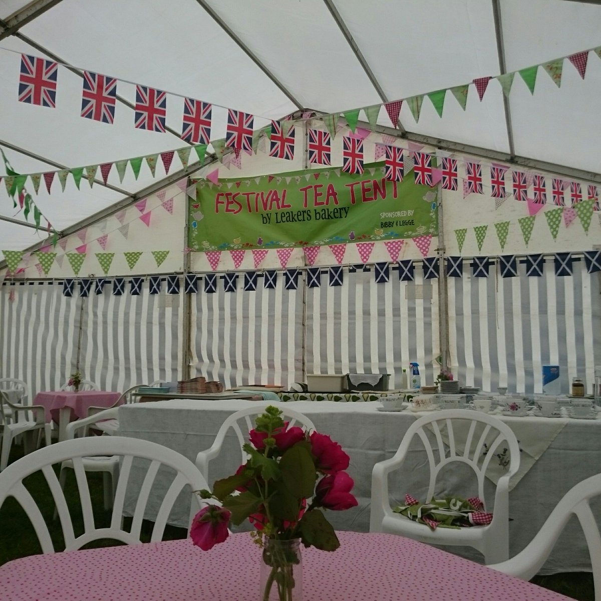 Tea Tent looking lovely as usual ready for <a href="/BridportFoodFst/">BridportFoodFestival</a>. Good job <a href="/LeakersBakery/">LeakersBakery</a> !