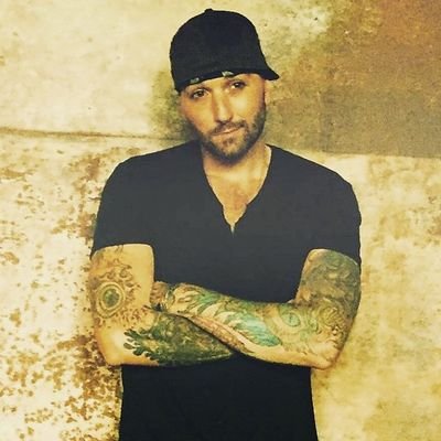 PJrenee72's tweet photo. @ManiacDaniac coming up in a few @timkellyonair @newcountrysbest
https://t.co/2rffGcoAUk #LeaveTheTabOpen https://t.co/EVKoJkXjrw