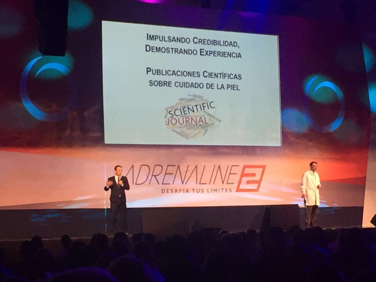 OriflameMexico's tweet photo. Alain Mavon y Héctor Betancur en el escenario hablando sobre los beneficios de #NovAge #RetoAdrenaline https://t.co/HZI7Z3qTOd
