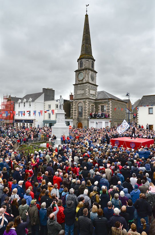jazzimages's tweet photo. Common Riding at #Selkirk dull weather didn't keep folk away https://t.co/rUcK1mcqUx