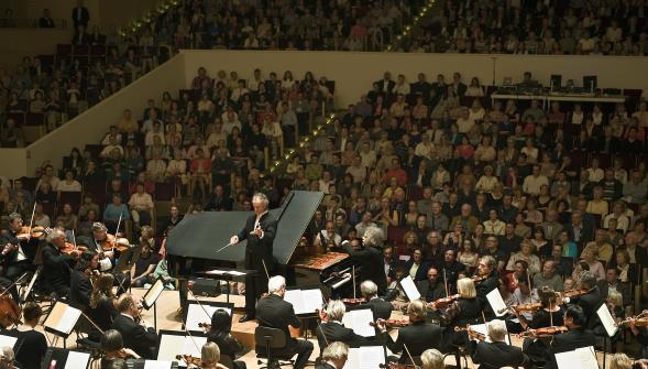VDNLille's tweet image. Lille Piano(s) festival, c'est parti ! Trois jours à l’@onlille autour des claviers vdn.lv/s5Jt4W #Lille