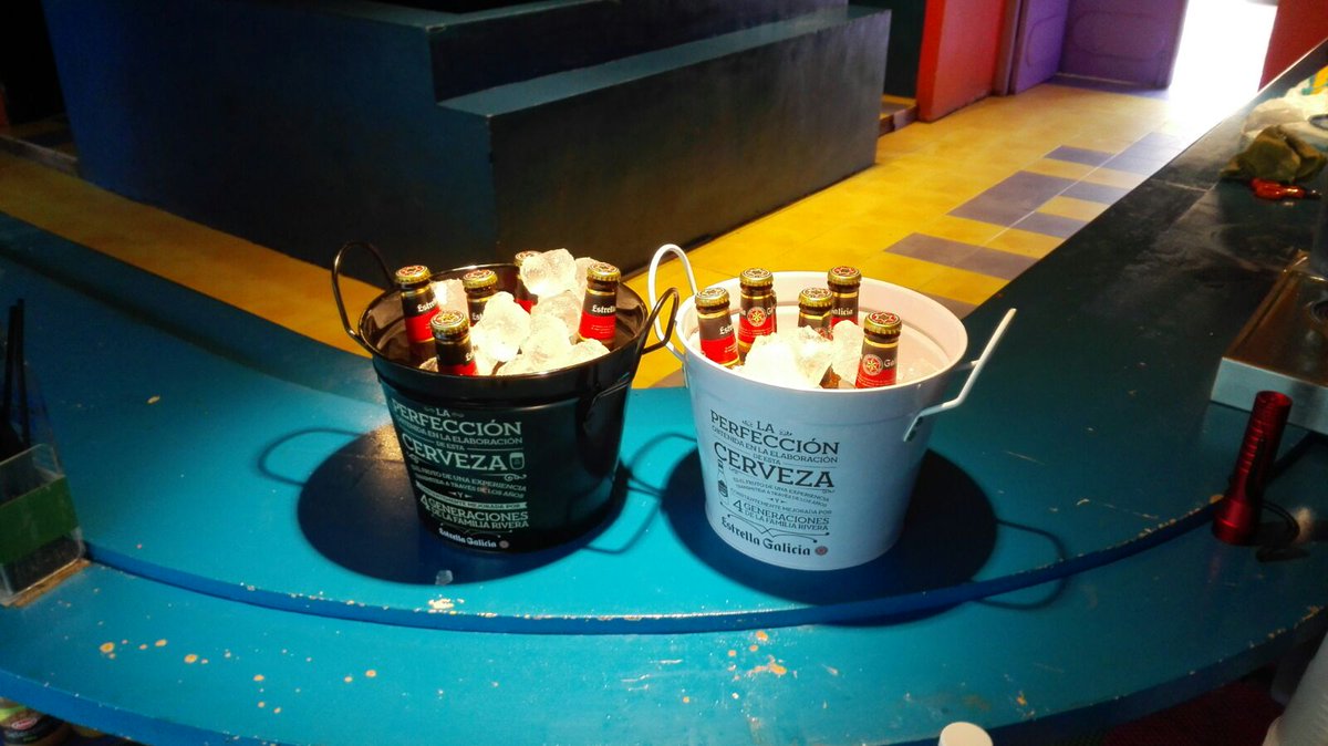 pub_cocos's tweet photo. Comienza la temporada de #PostuTerraceo2016. Disfruta de las noches de verano en #PubCocos y pide tu cubo!!! https://t.co/UkEBj1LKQK