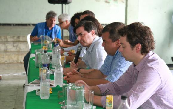 ExpresionStereo's tweet photo. Gobierno y Transportadores acuerdan levantar paro agrario https://t.co/SNzOY0fVRS https://t.co/LuUAICPLvd
