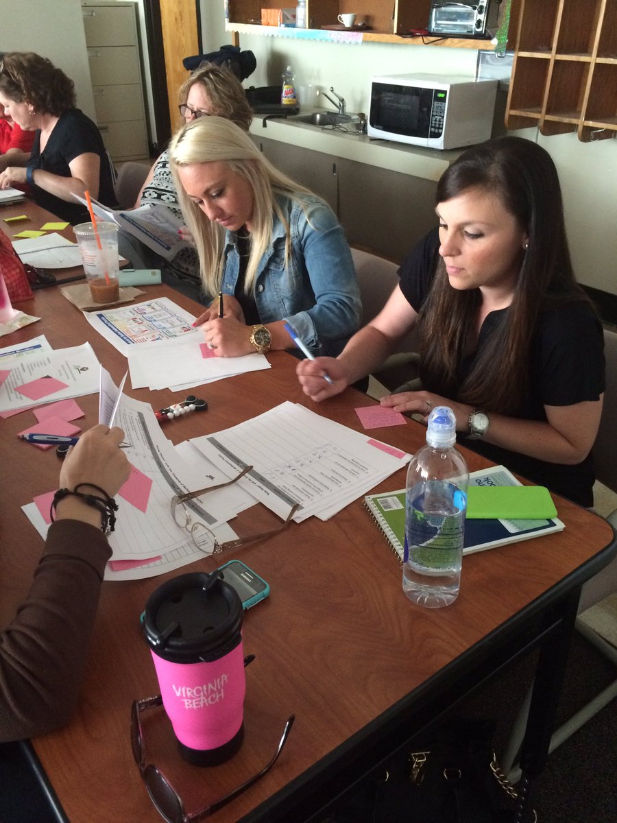 sandhartford's tweet photo. Our teachers engaged---Acceleration Agenda Work! #SANDStrong #growthmindset #trueturnaround #teacherleadership https://t.co/N8Nle5amTc