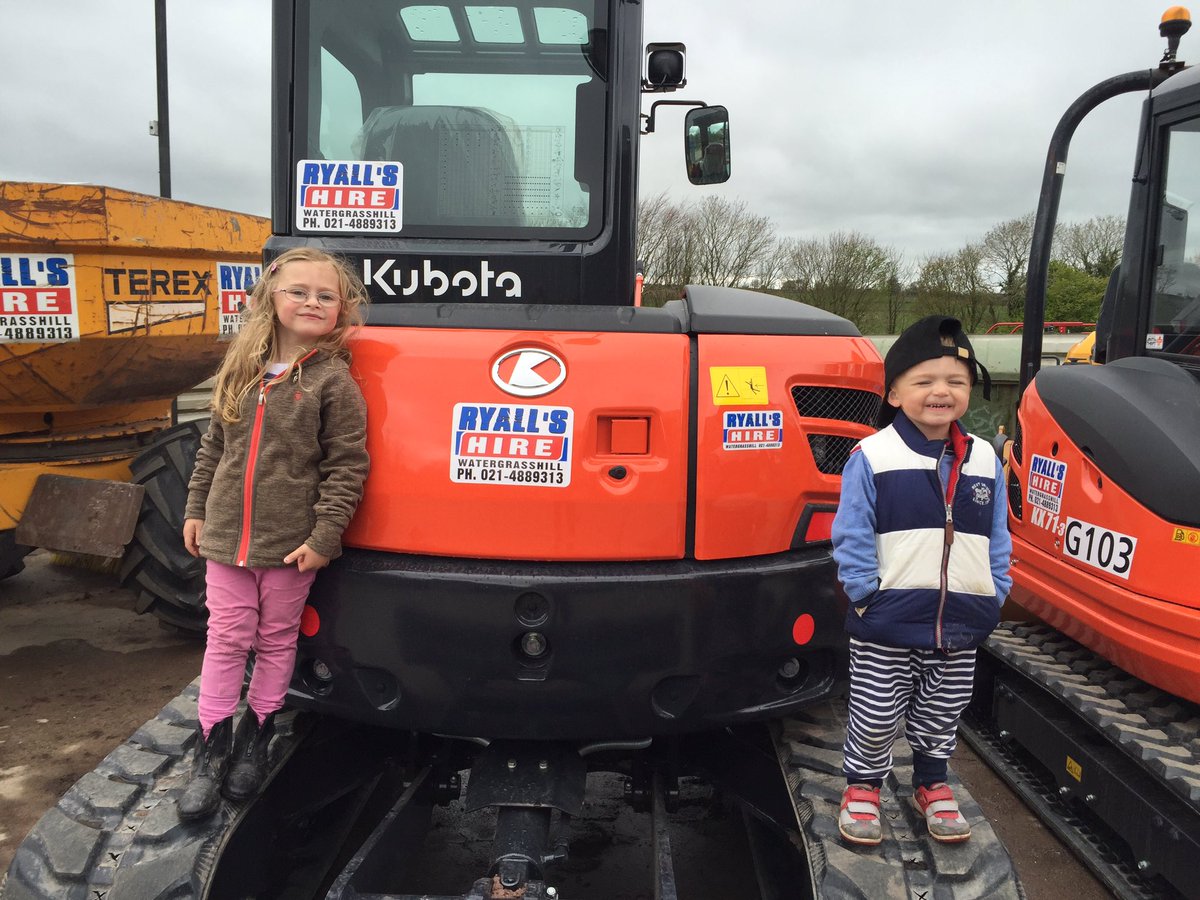 kyliebasnett's tweet photo. Looking forward to great weekend helping daddy and grandad @CorkSummerShow #ryalls #sellsell https://t.co/SCZnCgvL4h