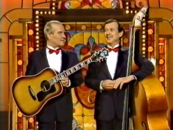 TheLastLinda's tweet image. Playing #TheSmothersBrothers in the car - we&apos;re in tears. So lucky to have seen them in concert. @DickieSmothers