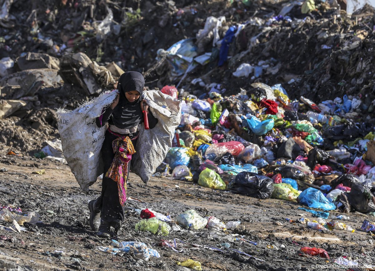 KentPage's tweet image. #Iraq crisis pushes children out of school into work. More: bit.ly/1U2bhJK #endchildlabour v/@unicefiraq