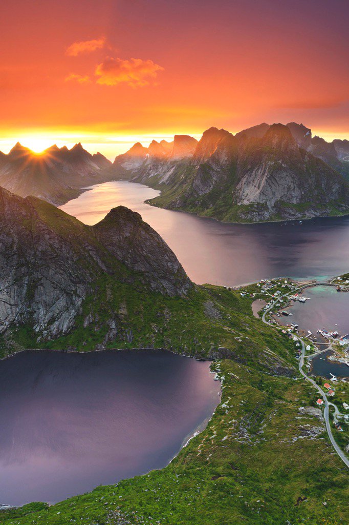 coffeebreak12's tweet photo. RT @DrKim4Health Lofoten Islands https://t.co/U6JXBf8dnN