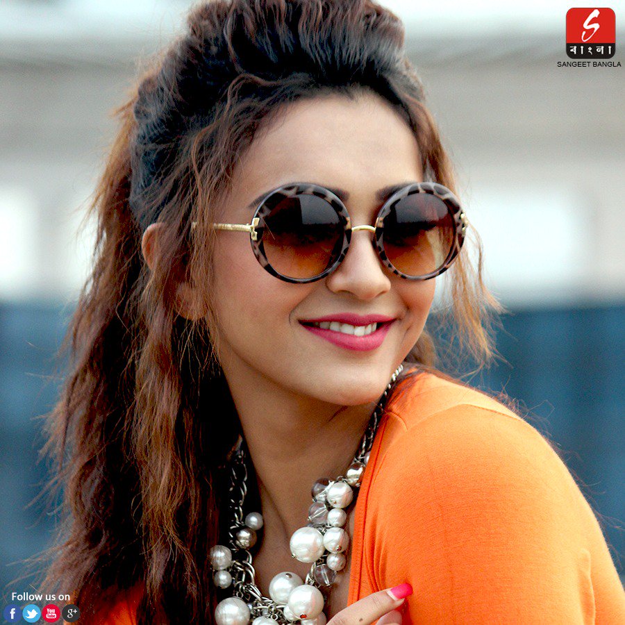 SangeetBangla's tweet photo. Her looks can raise a riot. Watch this babe and her vibes in 'Darling.' #KelorKirti coming this Eid. https://t.co/6PquRXNCPY