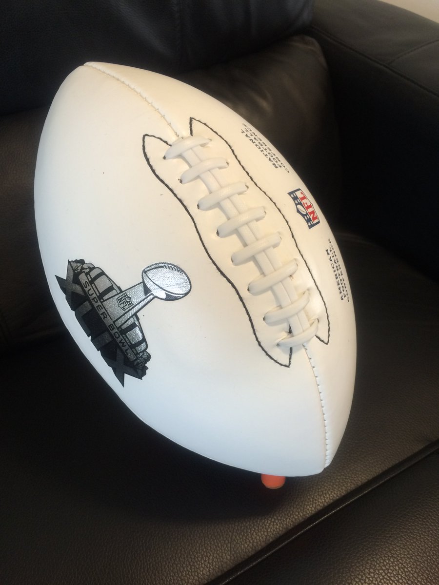 NFLUKIRE's tweet photo. #WIN this @SuperBowl XLIX white ball!

We've got one to giveaway - just RT for your chance of winning. 😄 https://t.co/0PBI9bAIU3