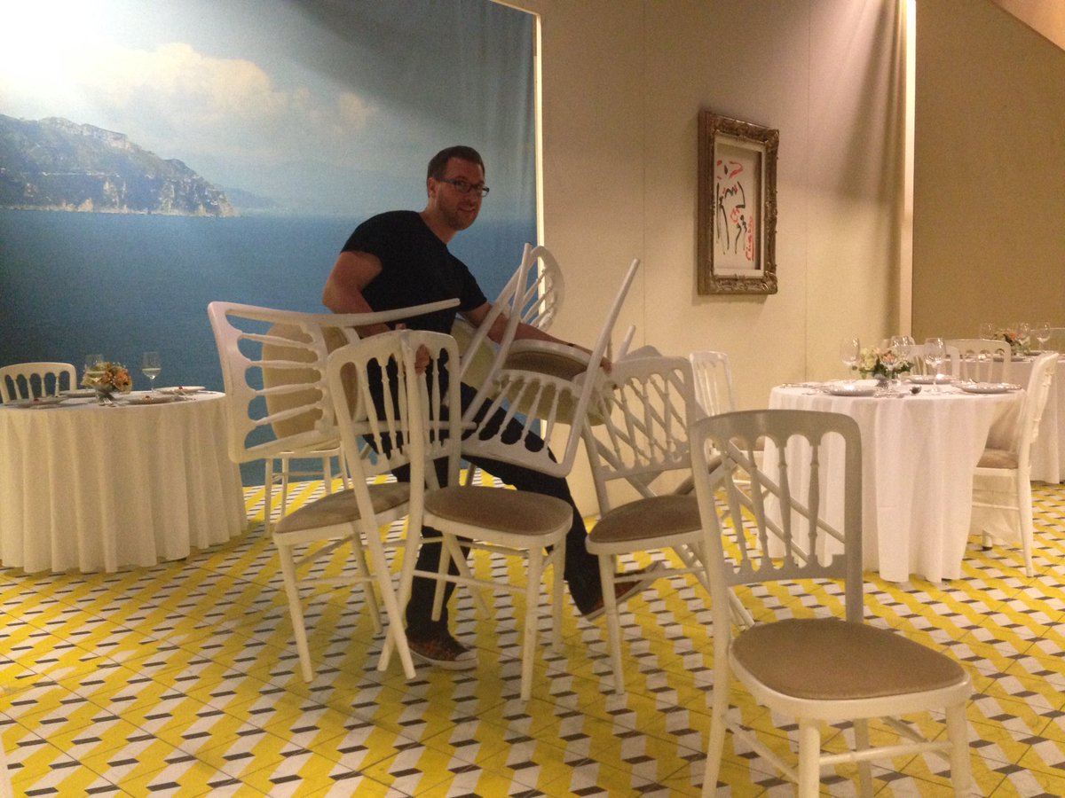 alex_kreusel's tweet photo. #chairman #rossini #occasione #assistentdirector @blackdwan - #everythingyoucando ... 😜 https://t.co/Fn7yz1VFFq