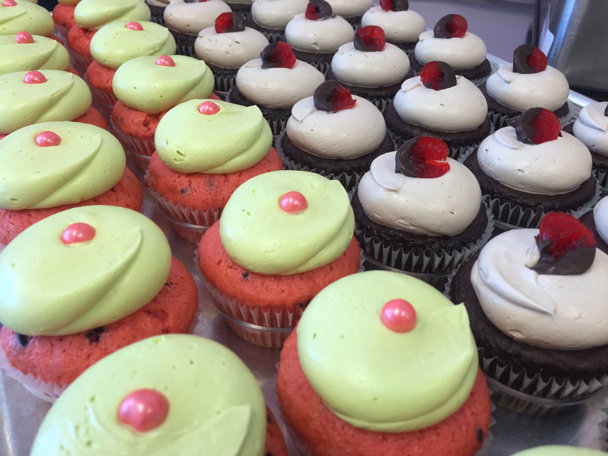 sugarjonesinc's tweet photo. #watermelon #cherrycokefloat #cupcakes #summertime #sugarjones https://t.co/jSivSGgE5y