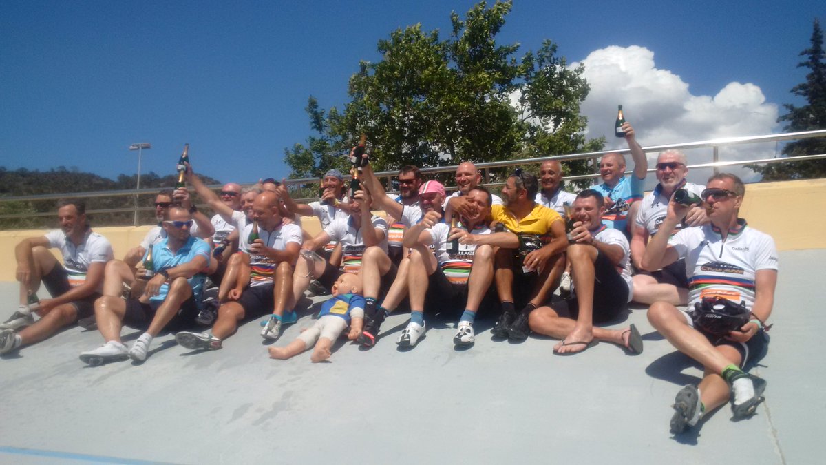 The #DallaglioCycleSlam finishes in style <a href="/dallaglio8/">Lawrence Dallaglio</a> <a href="/IamAustinHealey/">Austin Healey</a> <a href="/BollingerUK/">Champagne Bollinger</a> @dallagliofdn