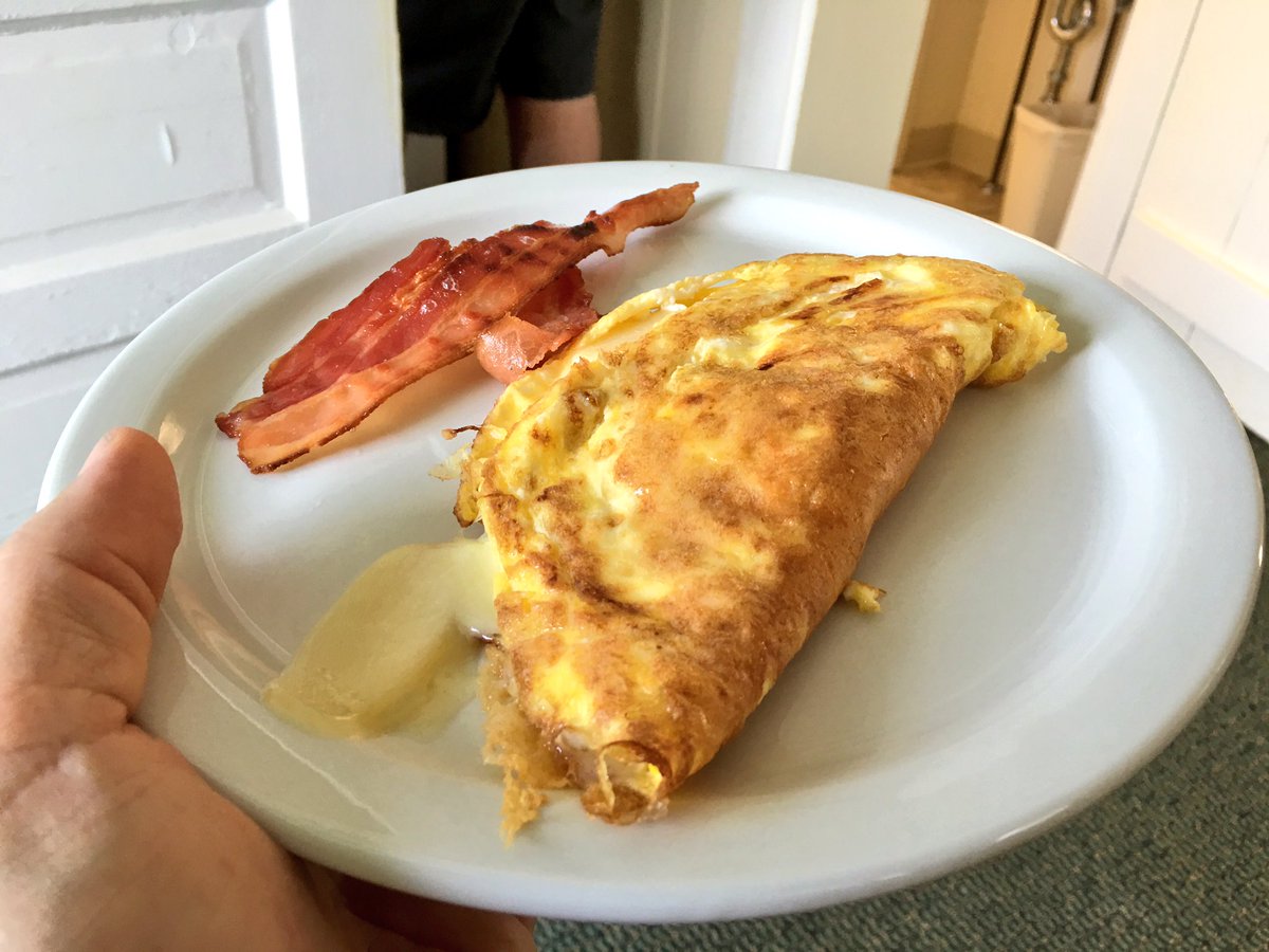 90minutetape's tweet photo. Delicious omelette as prepared by @blkdog7 during #BroFest2016. https://t.co/Awfk9dVgvY