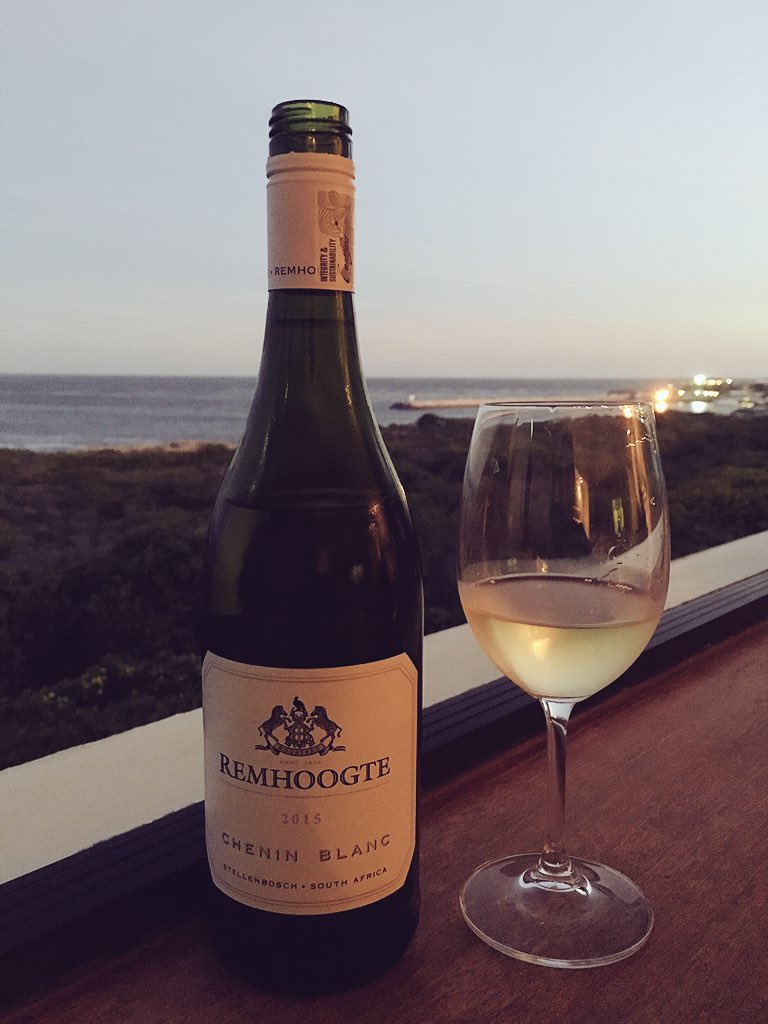RemhoogteWine's tweet photo. Celebrating #DrinkChenin day! Beautiful winter evening in Hermanus. https://t.co/FkjFVqJufN