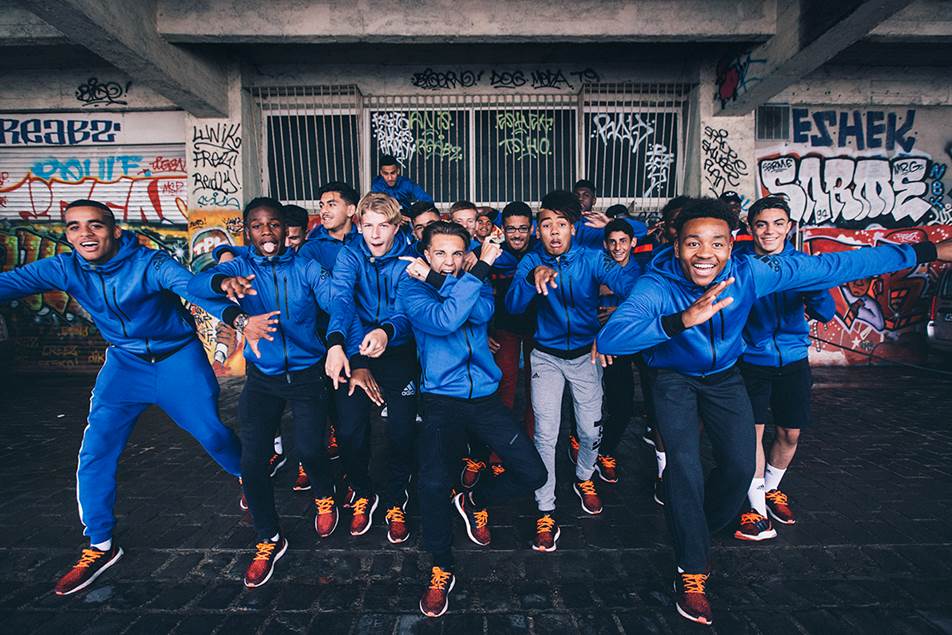 adidasFR's tweet photo. Retenez bien leurs visages.
Demain s'écrit en bleu.
#allbleus Scouting Camp 2016 https://t.co/HnQtQbcUFL