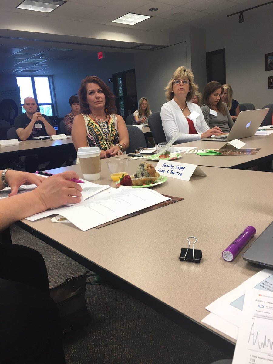 ErinRDN's tweet photo. Having fun with #RDN in Iowa @eatrightiowa @FleurDietitian @martha_harrouff @Cys_RD https://t.co/y1TuakcIYQ