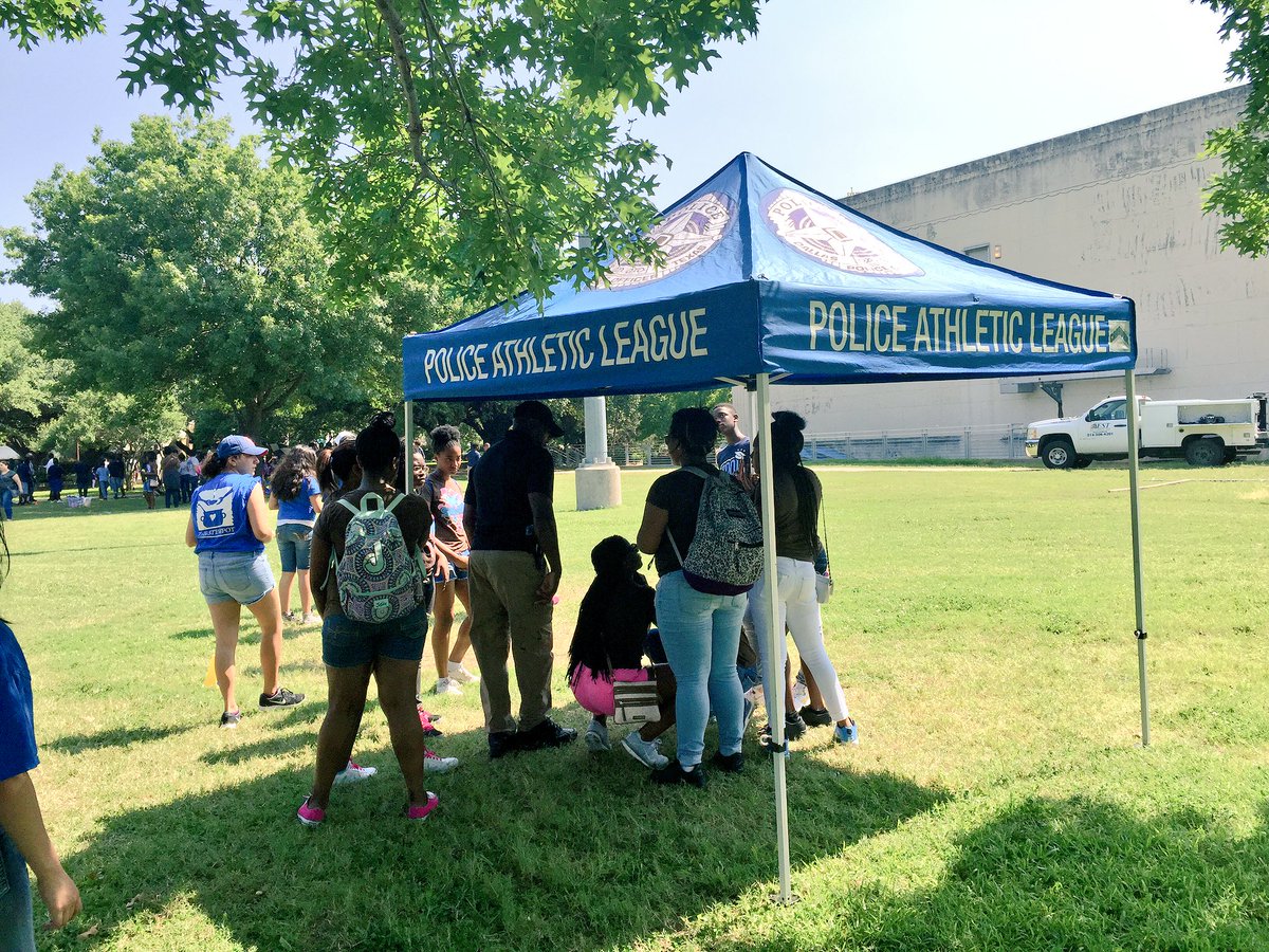 DallasPAL's tweet photo. With 2day ☀️temp,U need an area 4 shade☂ #WalkToDestiny .@DallasPD @DPDChief @ShawnPDPD @DPYF4Kidz @ExplorersDallas https://t.co/aIQ4tCFtNe