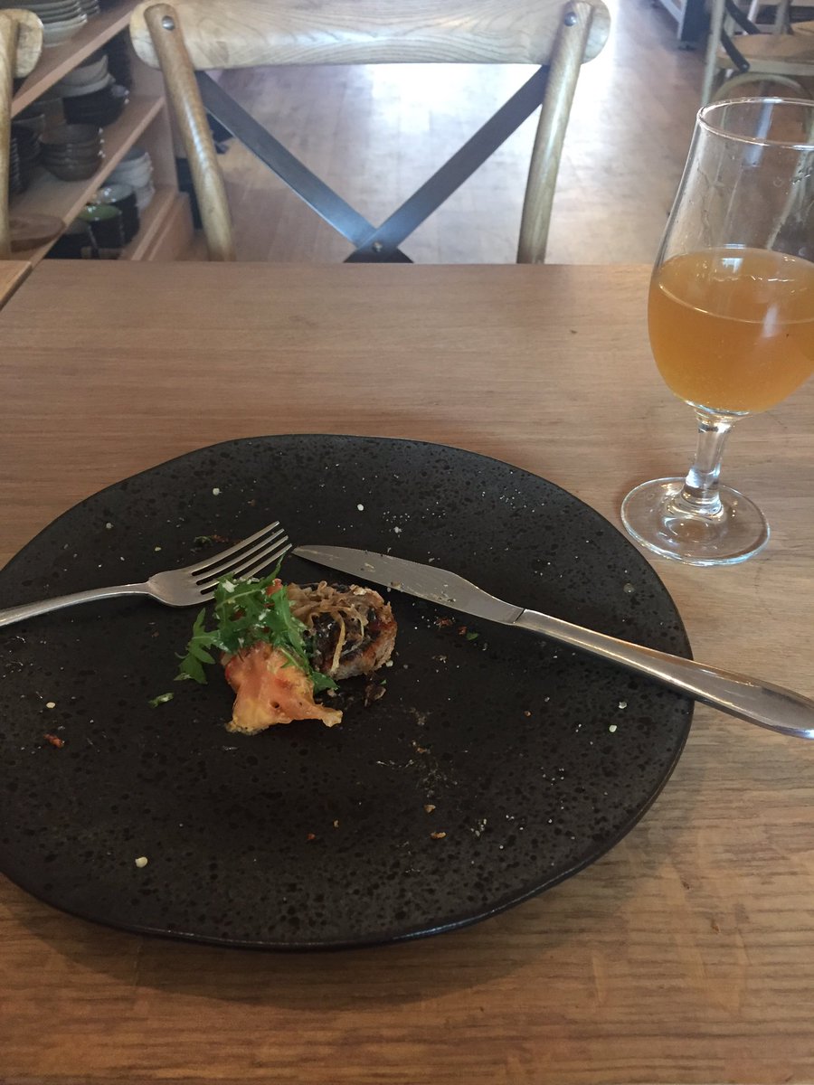 jackako's tweet photo. Nearly demolished this #pendragon burger and #herbalelixir at #Excaliburcafe #Glastonbury #veganfood #RAW https://t.co/YcHeSxcZHJ