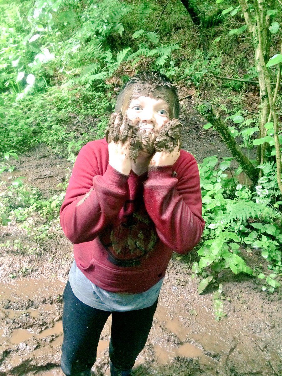 HIAMissGerrard's tweet photo. A very muddy bunch of llamas!!!💦#campbathtime #gloriousmud https://t.co/sKwmHngVjz